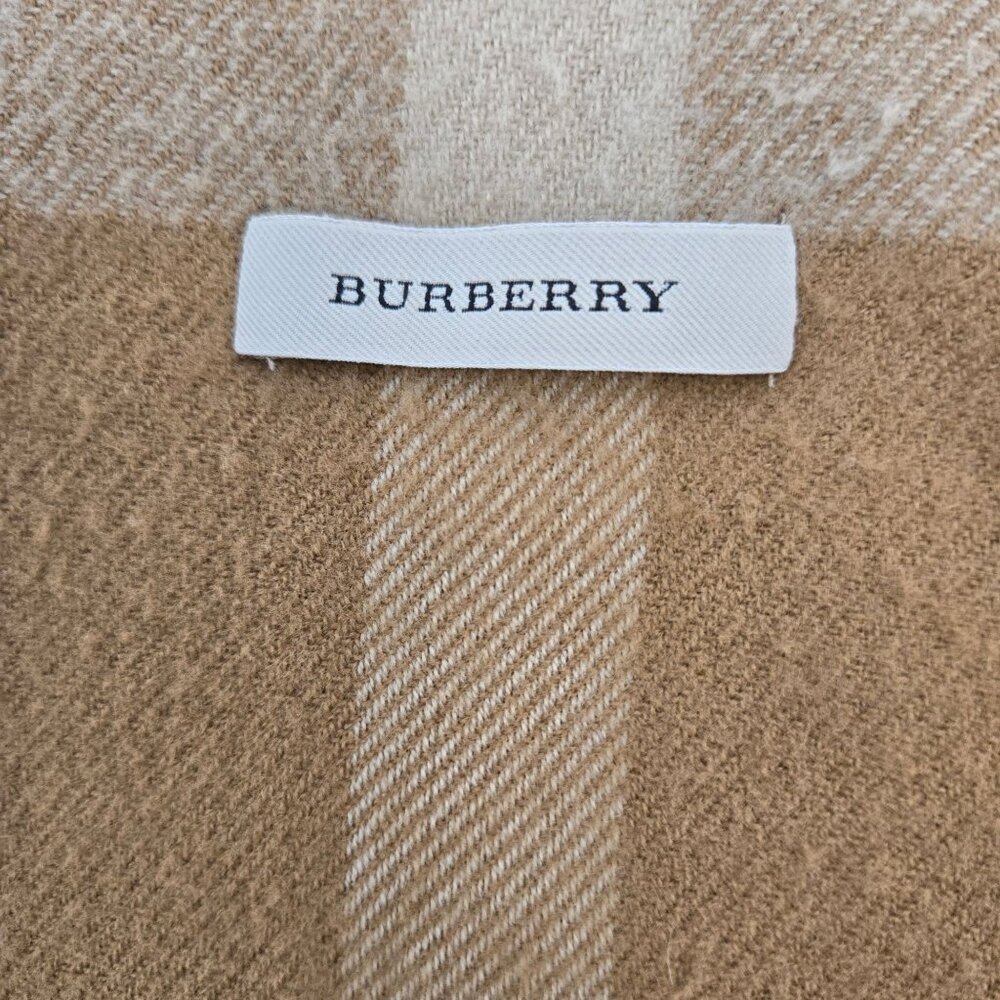 Burberry Charlotte Reversible Solid to Check Wool Poncho Cape One Size - Picture 3 of 11